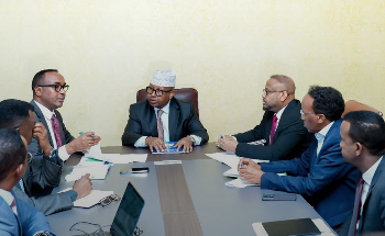 Wasiirka Arrimaha Dibadda Fiqi oo gudoomiyay shir ku saabsan abaaraha gudaha dalka